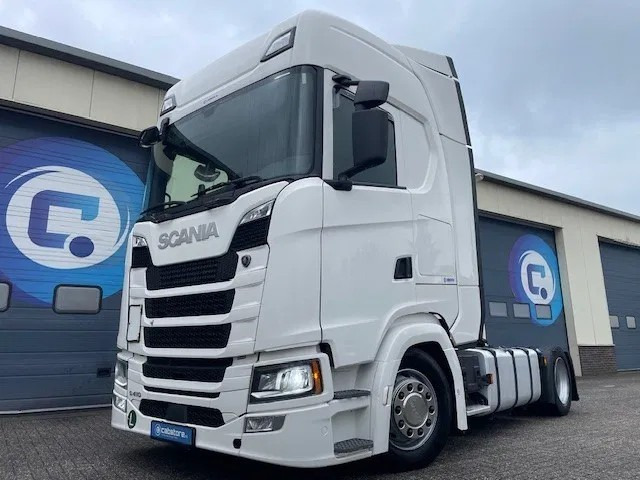 Scania S410 A4X2EB Euro 6 - MEGA - Lowdeck - Year 2018 - LED - Retarder - Smart tacho 2 - S-cabine - Nyergesvontató: 2 kép. Scania S410 A4X2EB Euro 6 - MEGA - Lowdeck - Year 2018 - LED - Retarder - Smart tacho 2 - S-cabine - Nyergesvontató: 2 kép.