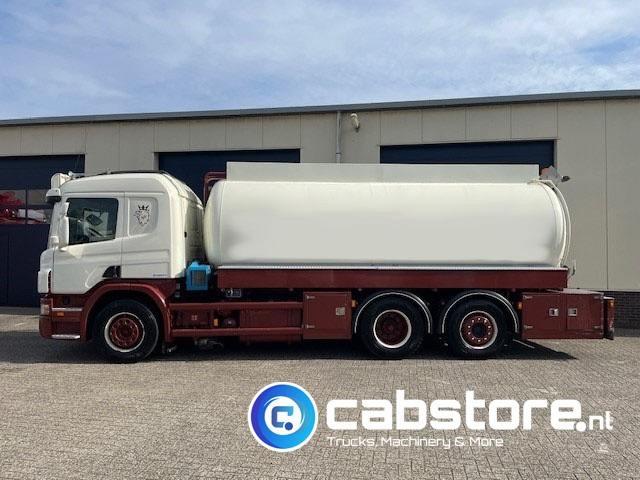 Scania P 380 B 6X2*4 HNA - RETARDER - Tankwagen olie - Olietank - ADR - 16.920 liter - Bouwjaar 2007 - Km 881.924 - Tartályos teherautó: 5 kép. Scania P 380 B 6X2*4 HNA - RETARDER - Tankwagen olie - Olietank - ADR - 16.920 liter - Bouwjaar 2007 - Km 881.924 - Tartályos teherautó: 5 kép.