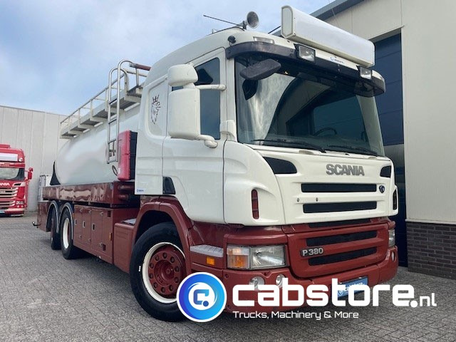 Scania P 380 B 6X2*4 HNA - RETARDER - Tankwagen olie - Olietank - ADR - 16.920 liter - Bouwjaar 2007 - Km 881.924 - Tartályos teherautó: 1 kép. Scania P 380 B 6X2*4 HNA - RETARDER - Tankwagen olie - Olietank - ADR - 16.920 liter - Bouwjaar 2007 - Km 881.924 - Tartályos teherautó: 1 kép.