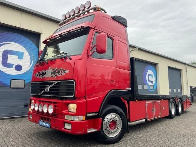 Volvo FH 12.460 6x2R Euro 3 - Oprijwagen - Machinetransporter - Year 2002 - APK tot 11-2025 - MANUAL - NL Truck - Autószállító teherautó: 1 kép. Volvo FH 12.460 6x2R Euro 3 - Oprijwagen - Machinetransporter - Year 2002 - APK tot 11-2025 - MANUAL - NL Truck - Autószállító teherautó: 1 kép.