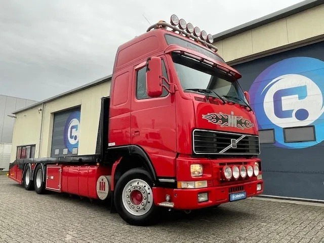Volvo FH 12.460 6x2R Euro 3 - Oprijwagen - Machinetransporter - Year 2002 - APK tot 11-2025 - MANUAL - NL Truck - Autószállító teherautó: 2 kép. Volvo FH 12.460 6x2R Euro 3 - Oprijwagen - Machinetransporter - Year 2002 - APK tot 11-2025 - MANUAL - NL Truck - Autószállító teherautó: 2 kép.