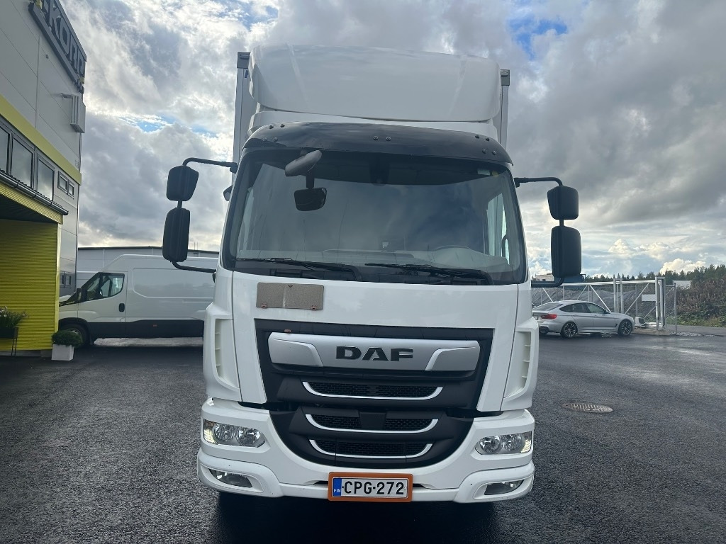 DAF LF 260 4x2 - Dobozos felépítményű teherautó: 2 kép. DAF LF 260 4x2 - Dobozos felépítményű teherautó: 2 kép.