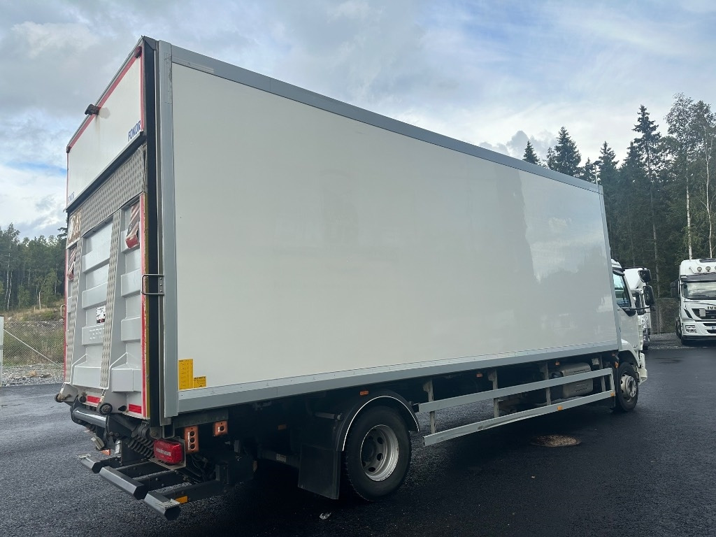 DAF LF 260 4x2 - Dobozos felépítményű teherautó: 4 kép. DAF LF 260 4x2 - Dobozos felépítményű teherautó: 4 kép.