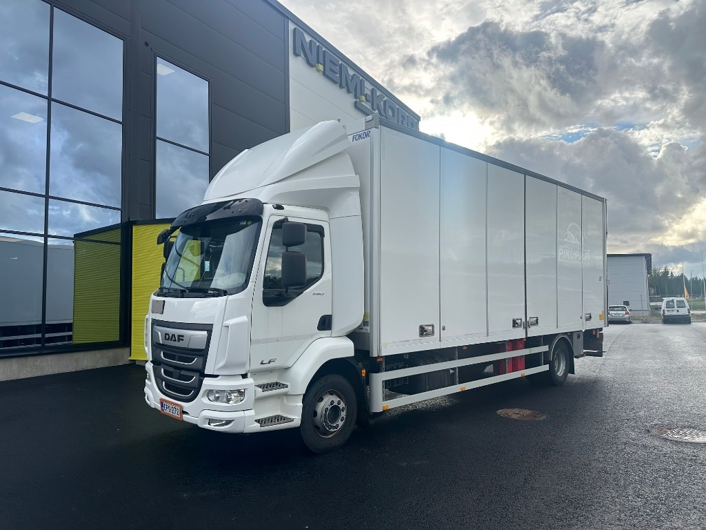 DAF LF 260 4x2 - Dobozos felépítményű teherautó: 1 kép. DAF LF 260 4x2 - Dobozos felépítményű teherautó: 1 kép.