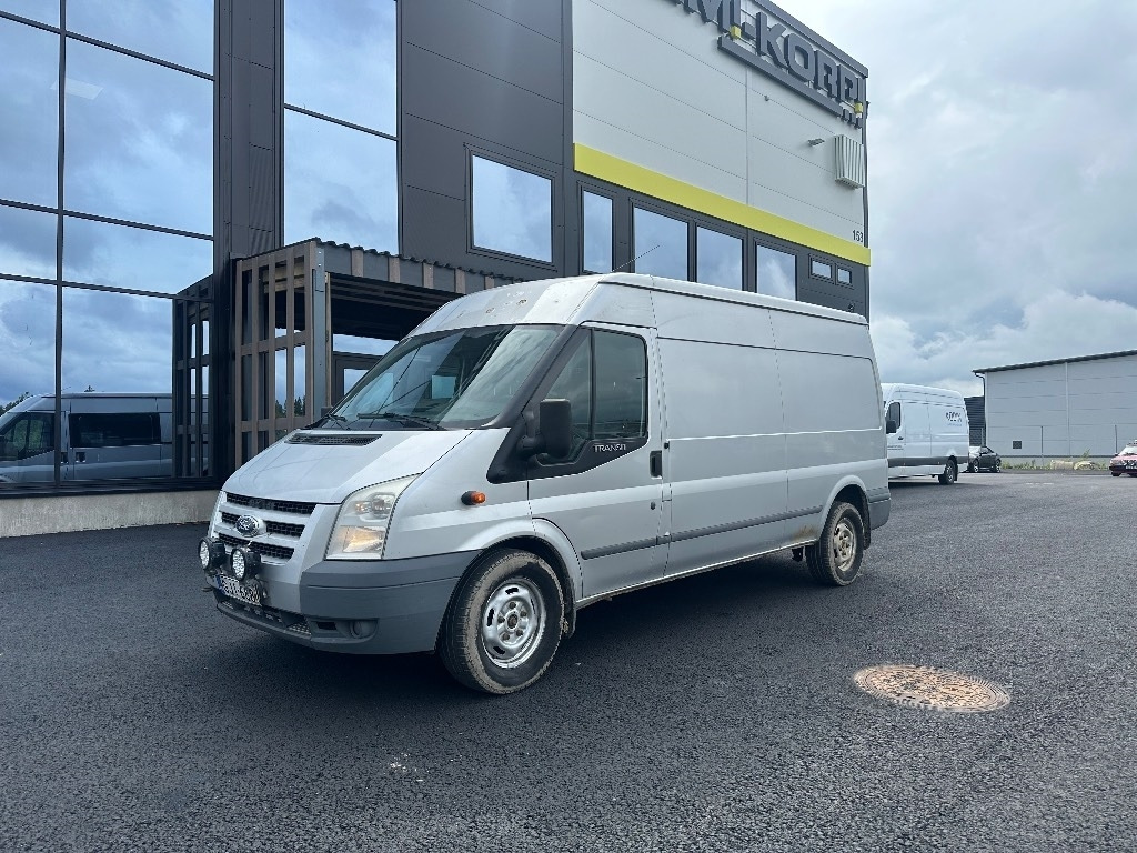 Ford Transit T350 4X4 huoltohyllyt - Furgon: 1 kép. Ford Transit T350 4X4 huoltohyllyt - Furgon: 1 kép.