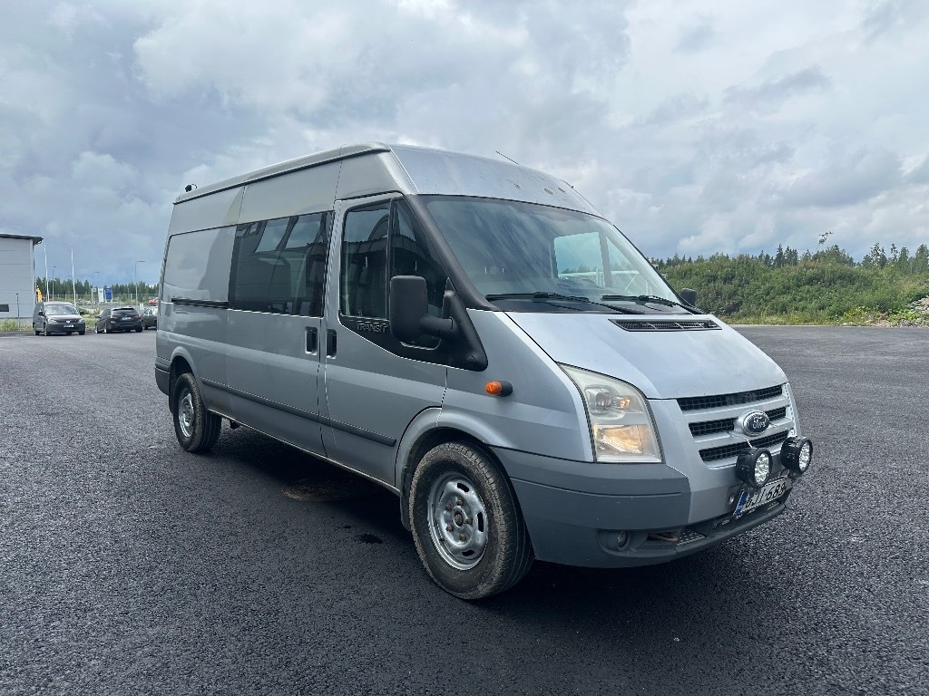 Ford Transit T350 4X4 huoltohyllyt - Furgon: 2 kép. Ford Transit T350 4X4 huoltohyllyt - Furgon: 2 kép.