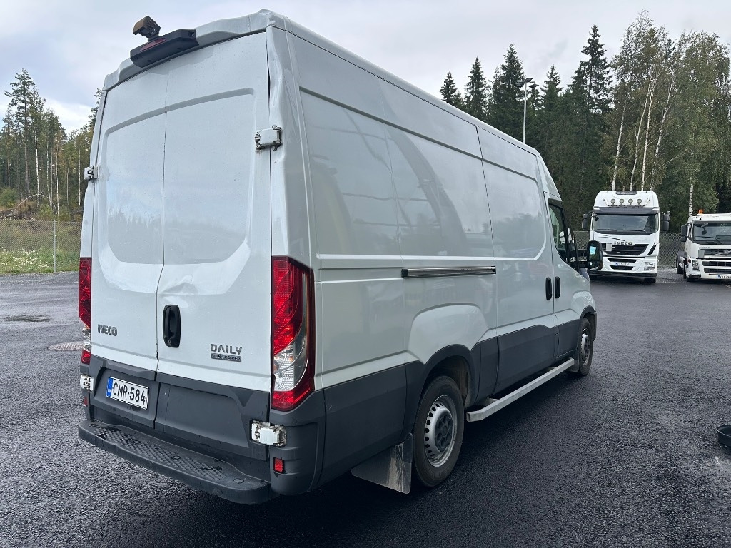 Iveco 35S14N Kylmäkone - Furgon: 4 kép. Iveco 35S14N Kylmäkone - Furgon: 4 kép.