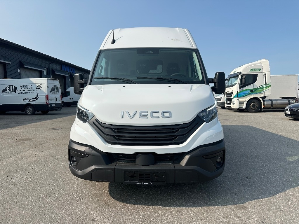 Iveco Daily 35S16A8 12m3 - Furgon: 2 kép. Iveco Daily 35S16A8 12m3 - Furgon: 2 kép.
