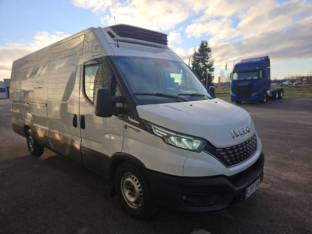 Iveco Daily 35S16A8 kylmäkone  - Hűtős kisteherautó: 2 kép. Iveco Daily 35S16A8 kylmäkone  - Hűtős kisteherautó: 2 kép.