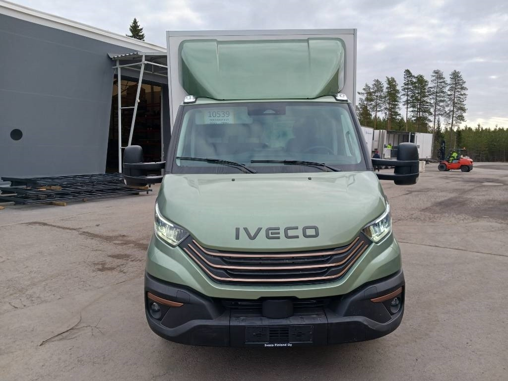 Iveco Daily 35S18A8 - Furgon: 4 kép. Iveco Daily 35S18A8 - Furgon: 4 kép.