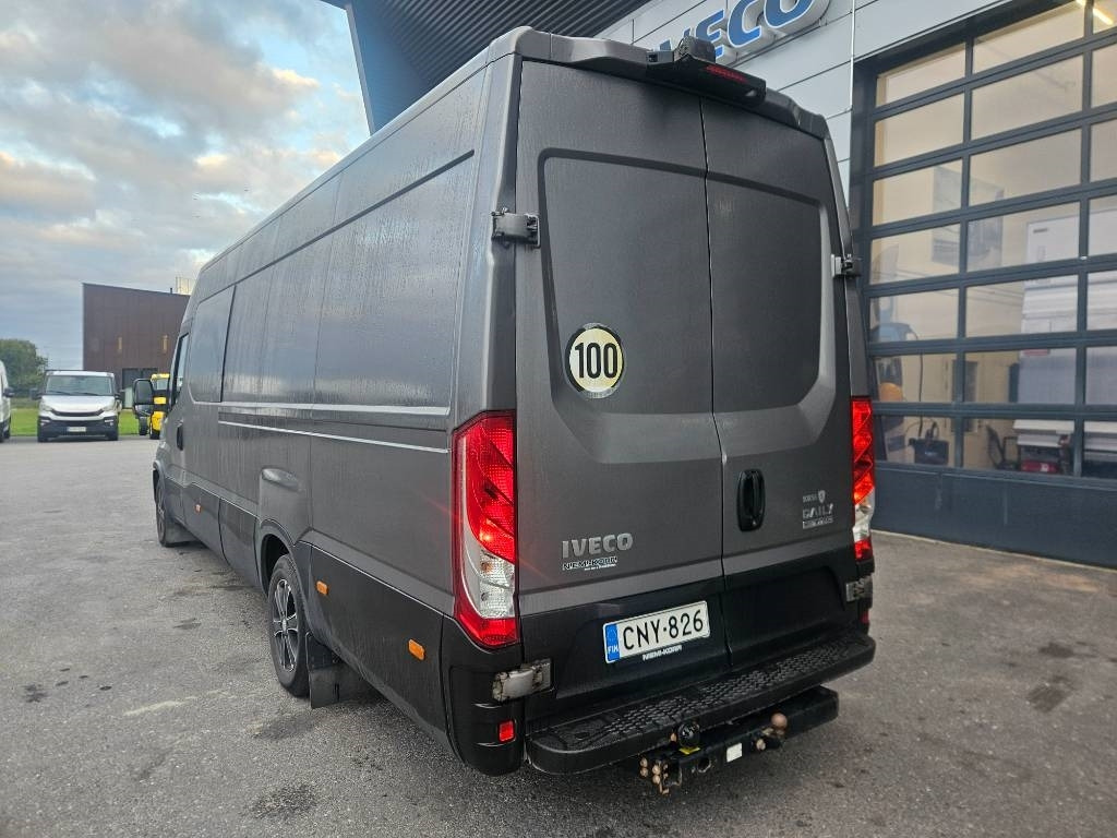 Iveco Daily 35S21A8 5hlö retkis - Furgon: 4 kép. Iveco Daily 35S21A8 5hlö retkis - Furgon: 4 kép.