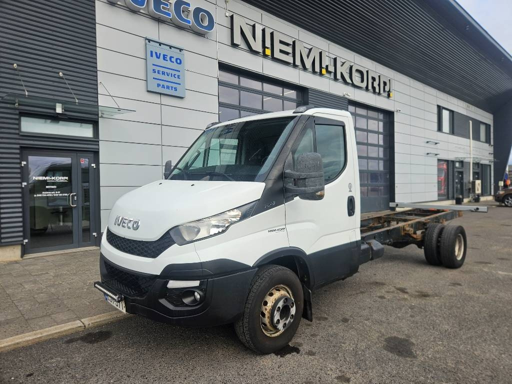 Iveco Daily 70C17 - Dobozos kisteherautó: 1 kép. Iveco Daily 70C17 - Dobozos kisteherautó: 1 kép.