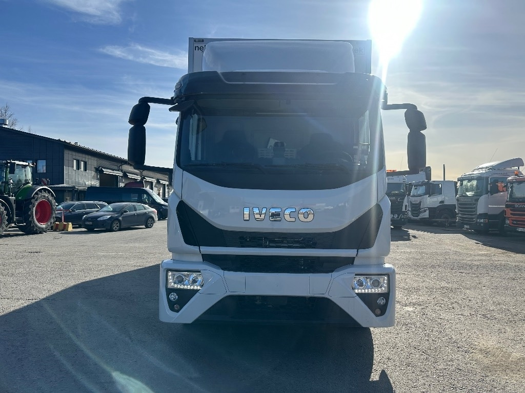 Iveco Eurocargo 160E28 - Dobozos felépítményű teherautó: 2 kép. Iveco Eurocargo 160E28 - Dobozos felépítményű teherautó: 2 kép.
