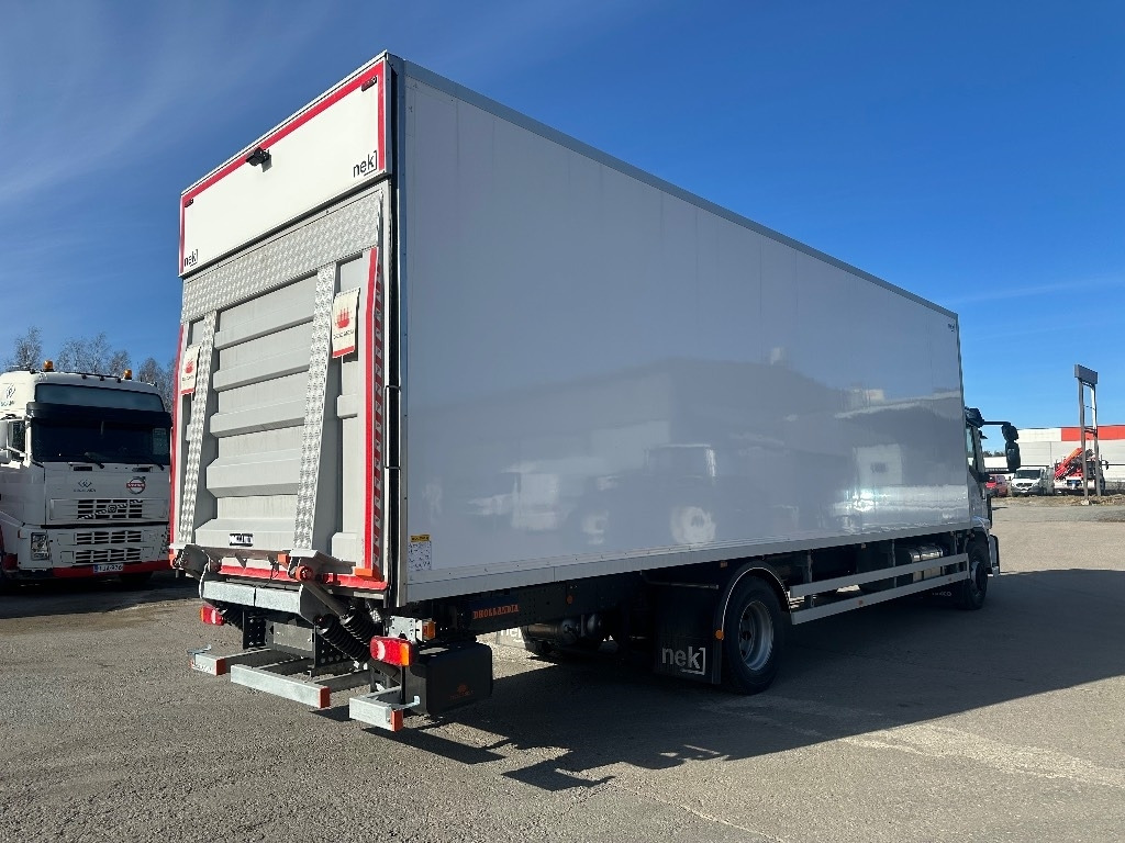 Iveco Eurocargo 160E28 - Dobozos felépítményű teherautó: 4 kép. Iveco Eurocargo 160E28 - Dobozos felépítményű teherautó: 4 kép.