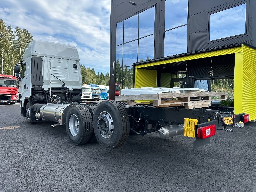 Iveco S-Way AS26S50 NP 2xLNG 6x2*4 - Alvaz teherautó: 5 kép. Iveco S-Way AS26S50 NP 2xLNG 6x2*4 - Alvaz teherautó: 5 kép.