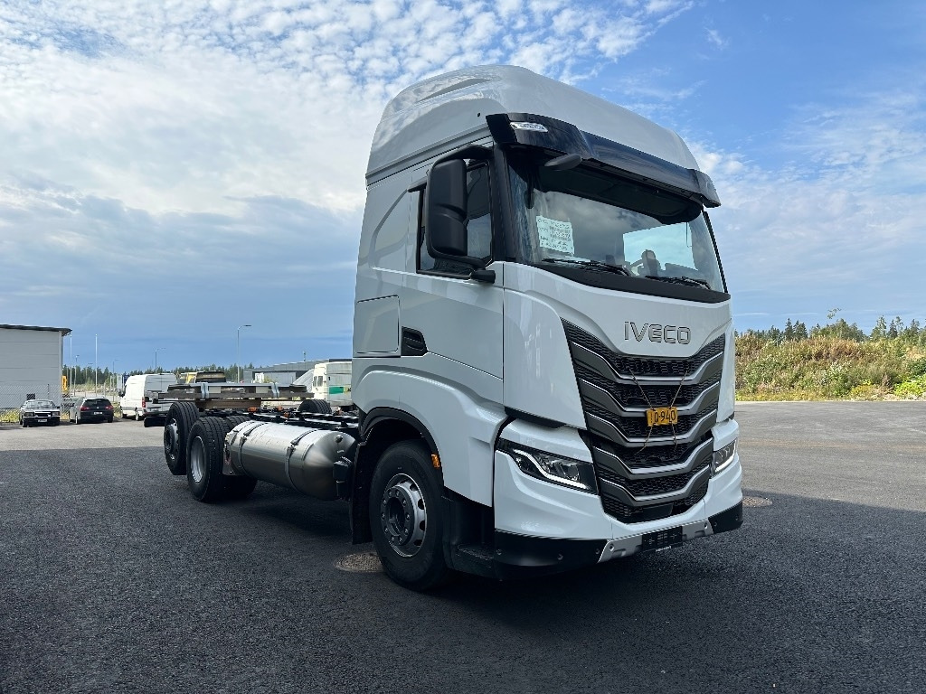 Iveco S-Way AS26S50 NP 2xLNG 6x2*4 - Alvaz teherautó: 3 kép. Iveco S-Way AS26S50 NP 2xLNG 6x2*4 - Alvaz teherautó: 3 kép.