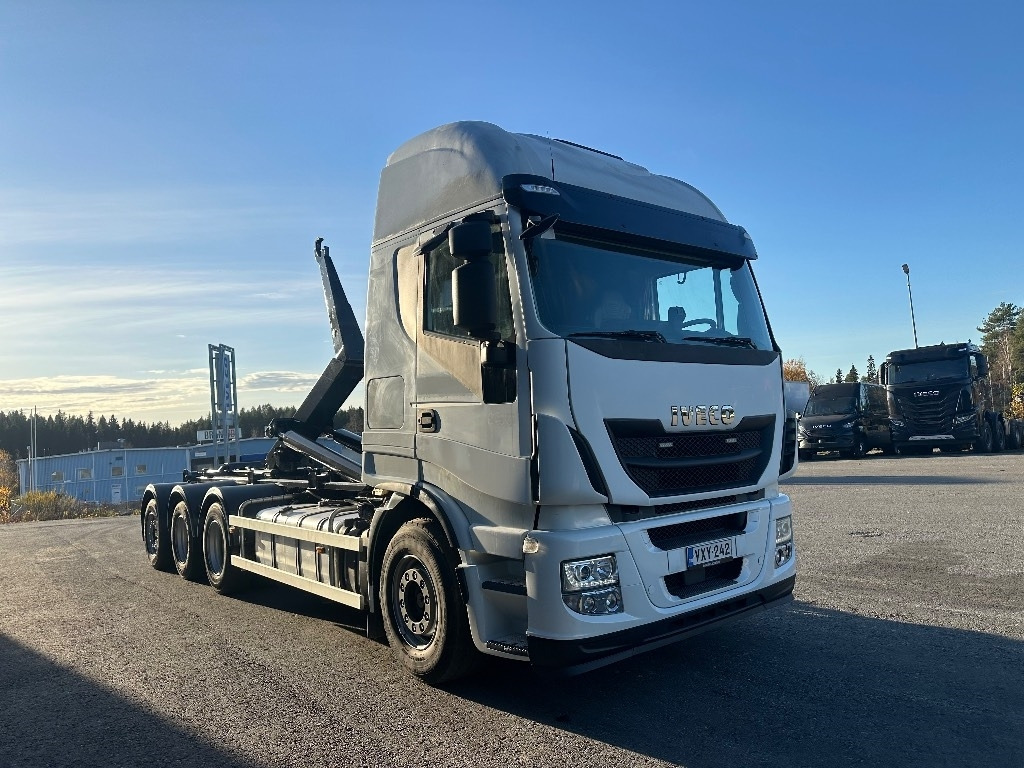 Iveco Stralis 560 8x4*4 - Horgos rakodó teherautó: 3 kép. Iveco Stralis 560 8x4*4 - Horgos rakodó teherautó: 3 kép.