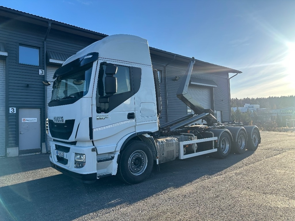 Iveco Stralis 560 8x4*4 - Horgos rakodó teherautó: 1 kép. Iveco Stralis 560 8x4*4 - Horgos rakodó teherautó: 1 kép.