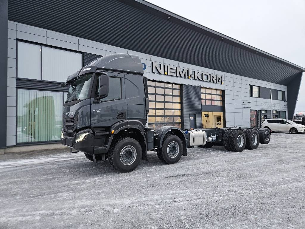 Iveco TWay AT410T54 10X4 metsäkoneritilä - Rönkszállító teherautó: 1 kép. Iveco TWay AT410T54 10X4 metsäkoneritilä - Rönkszállító teherautó: 1 kép.