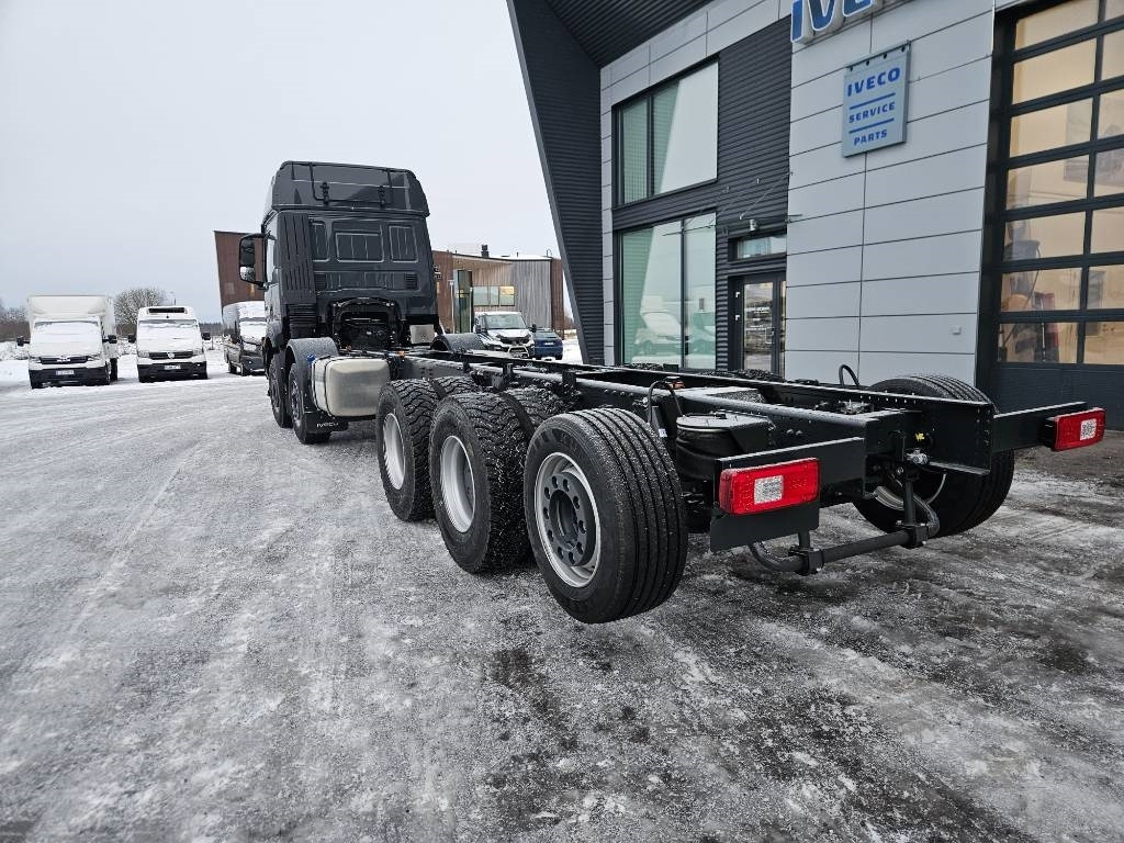 Iveco TWay AT410T54 10X4 metsäkoneritilä - Rönkszállító teherautó: 3 kép. Iveco TWay AT410T54 10X4 metsäkoneritilä - Rönkszállító teherautó: 3 kép.
