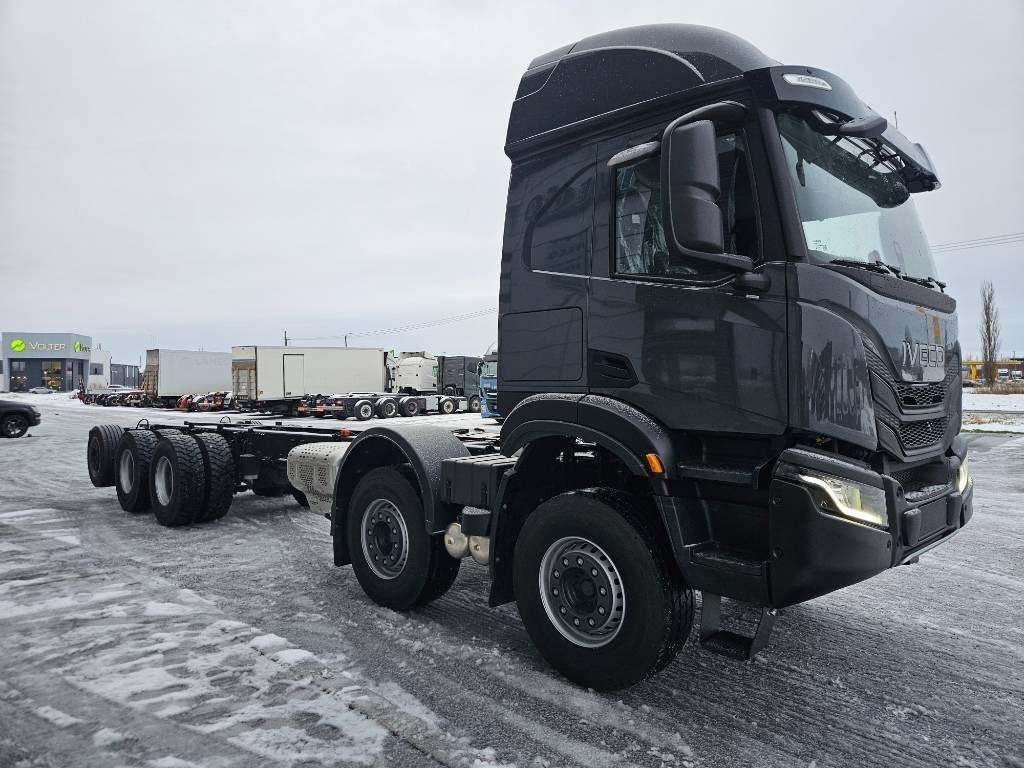 Iveco TWay AT410T54 10X4 metsäkoneritilä - Rönkszállító teherautó: 2 kép. Iveco TWay AT410T54 10X4 metsäkoneritilä - Rönkszállító teherautó: 2 kép.