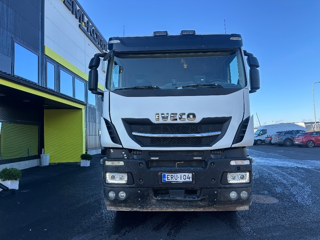 Iveco X-Way AS340X57Z 10x4 - Billenőplatós teherautó: 2 kép. Iveco X-Way AS340X57Z 10x4 - Billenőplatós teherautó: 2 kép.