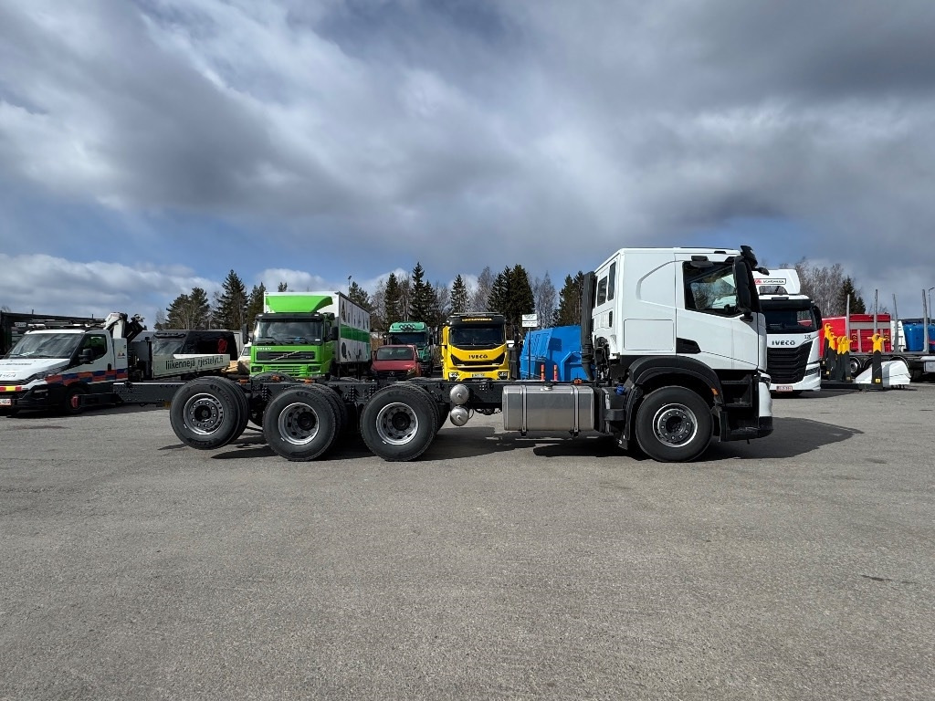 Iveco X-Way AT350X54 8x4 UUTTA MALLIA - Alvaz teherautó: 3 kép. Iveco X-Way AT350X54 8x4 UUTTA MALLIA - Alvaz teherautó: 3 kép.