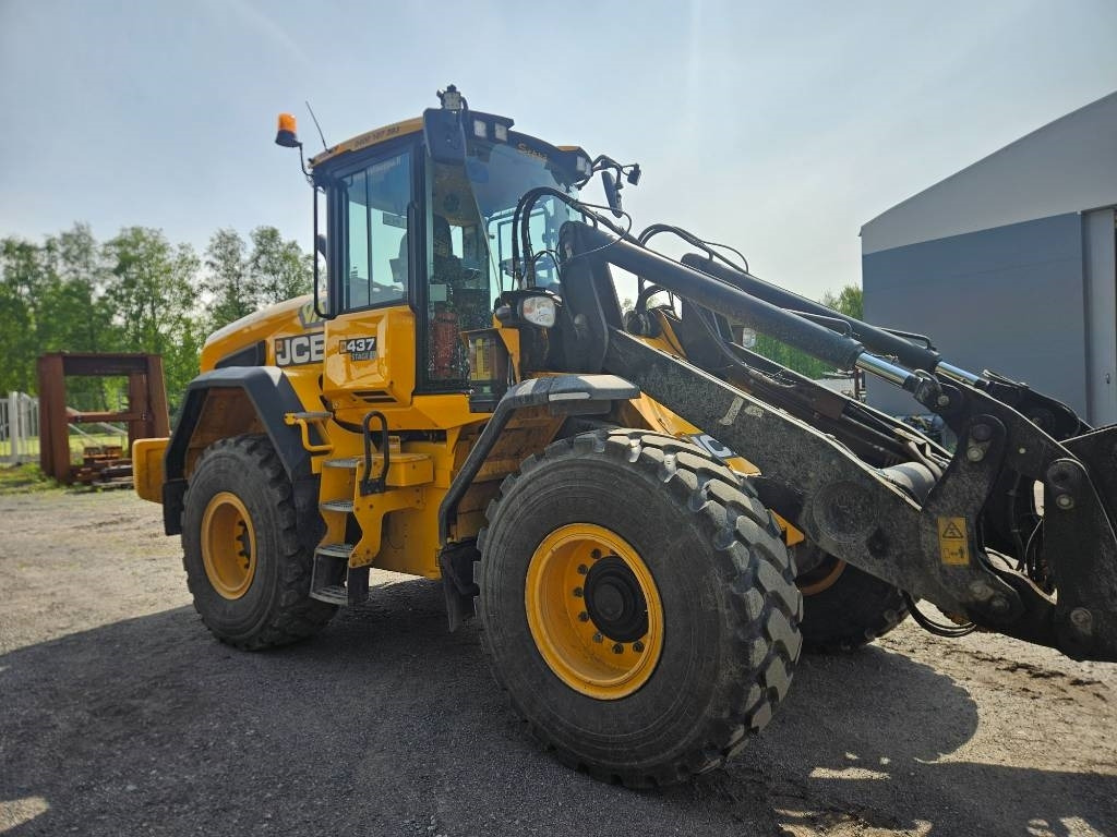 JCB 437 S5 HT Loadmaster vaaka - Gumikerekes homlokrakodó: 3 kép. JCB 437 S5 HT Loadmaster vaaka - Gumikerekes homlokrakodó: 3 kép.
