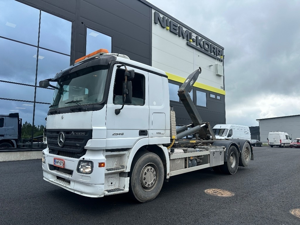 Mercedes-Benz Actros 2545 L 6x2 - Horgos rakodó teherautó: 1 kép. Mercedes-Benz Actros 2545 L 6x2 - Horgos rakodó teherautó: 1 kép.