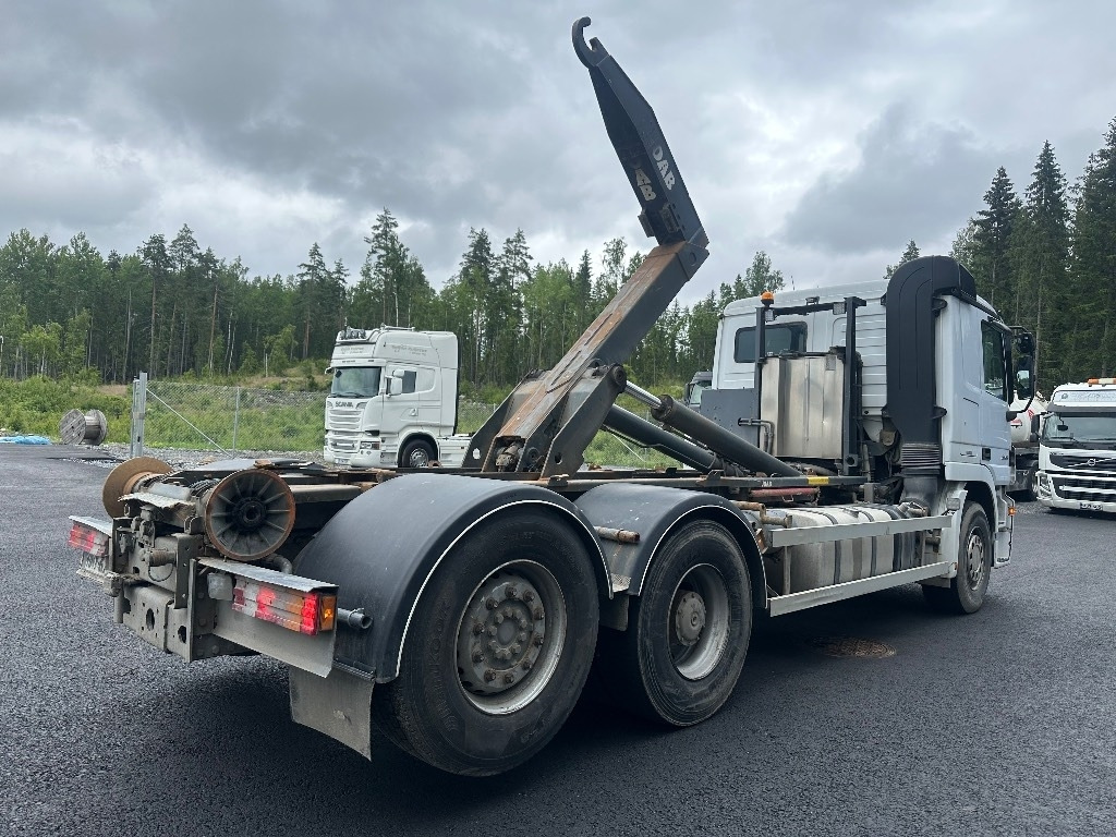 Mercedes-Benz Actros 2545 L 6x2 - Horgos rakodó teherautó: 3 kép. Mercedes-Benz Actros 2545 L 6x2 - Horgos rakodó teherautó: 3 kép.