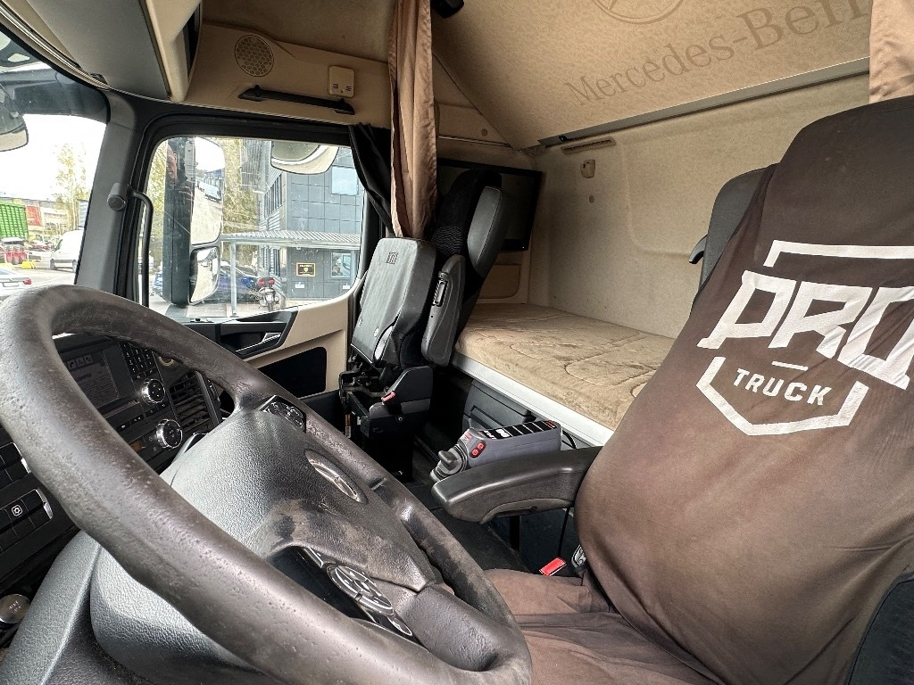 Horgos rakodó teherautó Mercedes-Benz Actros 2551 6x2*4: 8 kép.