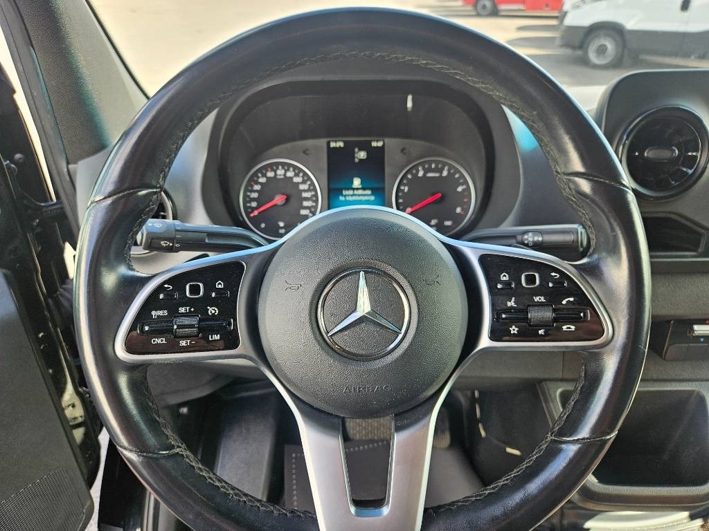Mercedes-Benz Sprinter 317 RWD  - Furgon: 5 kép. Mercedes-Benz Sprinter 317 RWD  - Furgon: 5 kép.