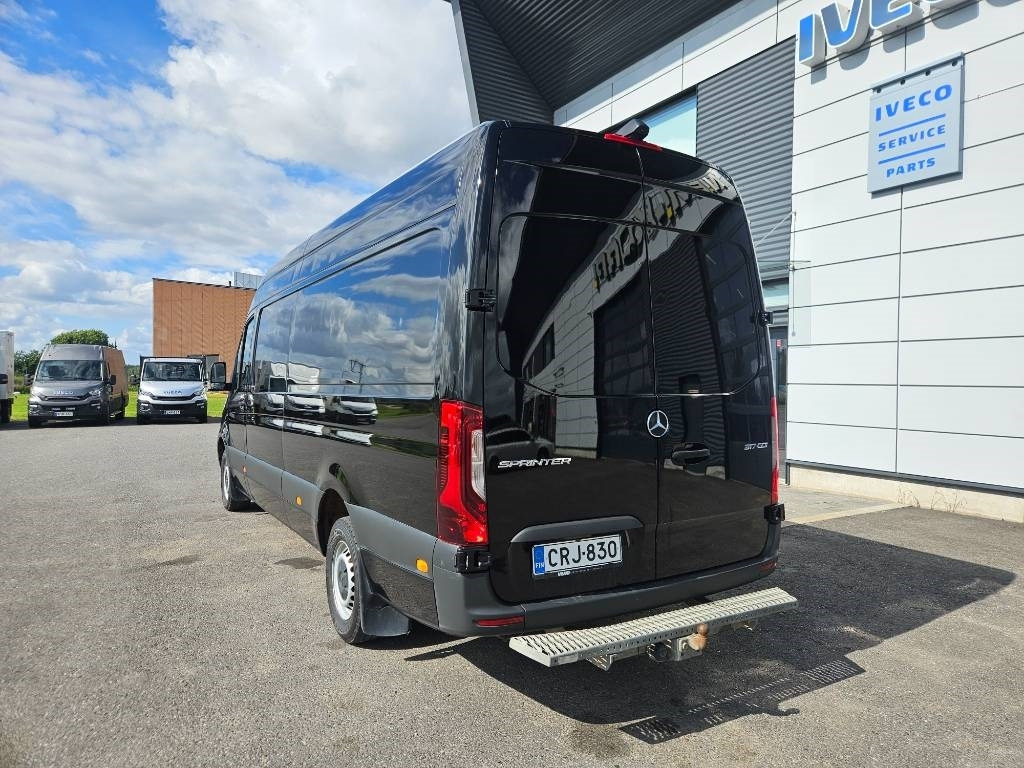 Mercedes-Benz Sprinter 317 RWD  - Furgon: 4 kép. Mercedes-Benz Sprinter 317 RWD  - Furgon: 4 kép.