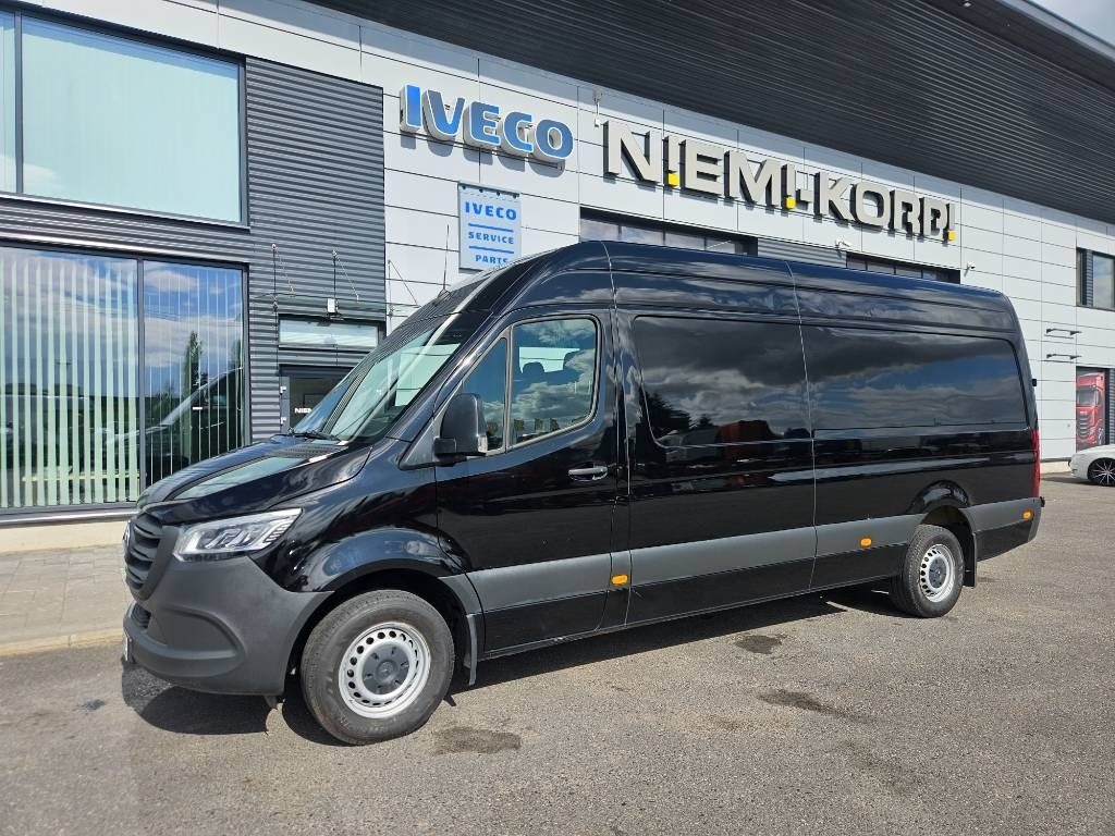 Mercedes-Benz Sprinter 317 RWD  - Furgon: 1 kép. Mercedes-Benz Sprinter 317 RWD  - Furgon: 1 kép.