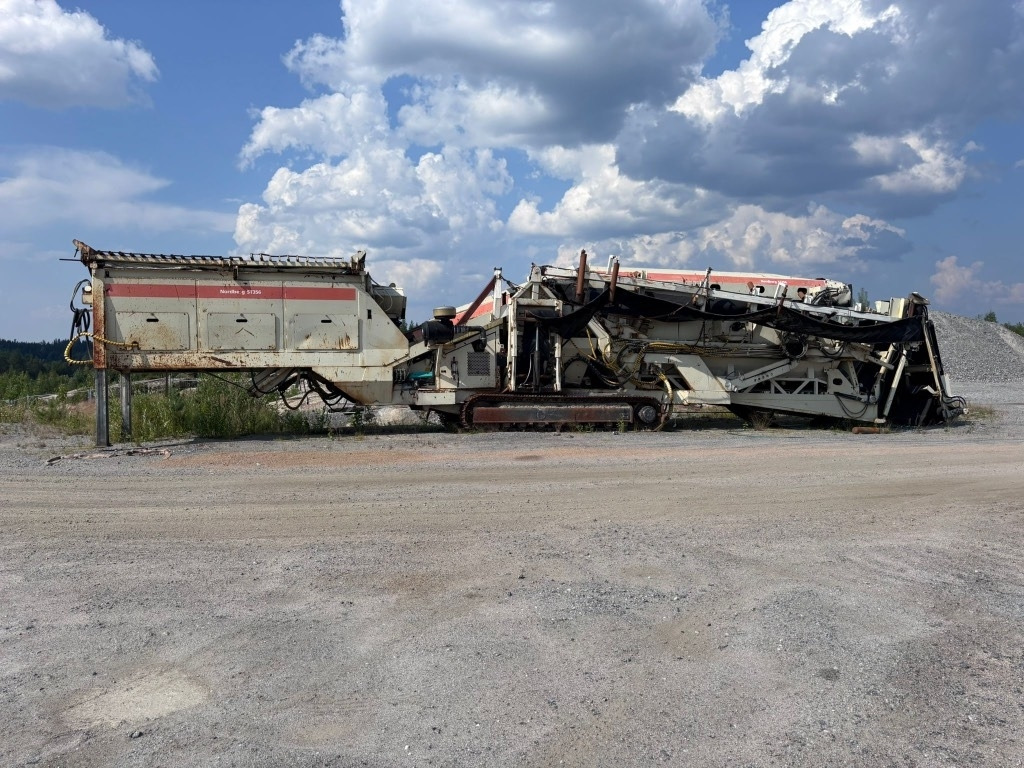 Metso Nordberg ST 356 - Osztályozó berendezés: 2 kép. Metso Nordberg ST 356 - Osztályozó berendezés: 2 kép.