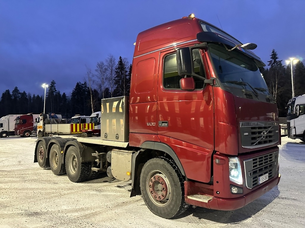 Volvo FH16 600 8x4*4 - Nyergesvontató: 2 kép. Volvo FH16 600 8x4*4 - Nyergesvontató: 2 kép.