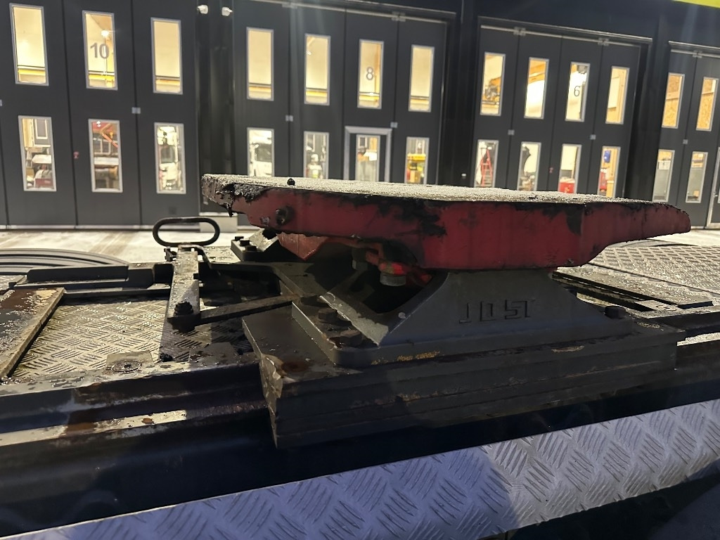 Volvo FH16 600 8x4*4 - Nyergesvontató: 5 kép. Volvo FH16 600 8x4*4 - Nyergesvontató: 5 kép.