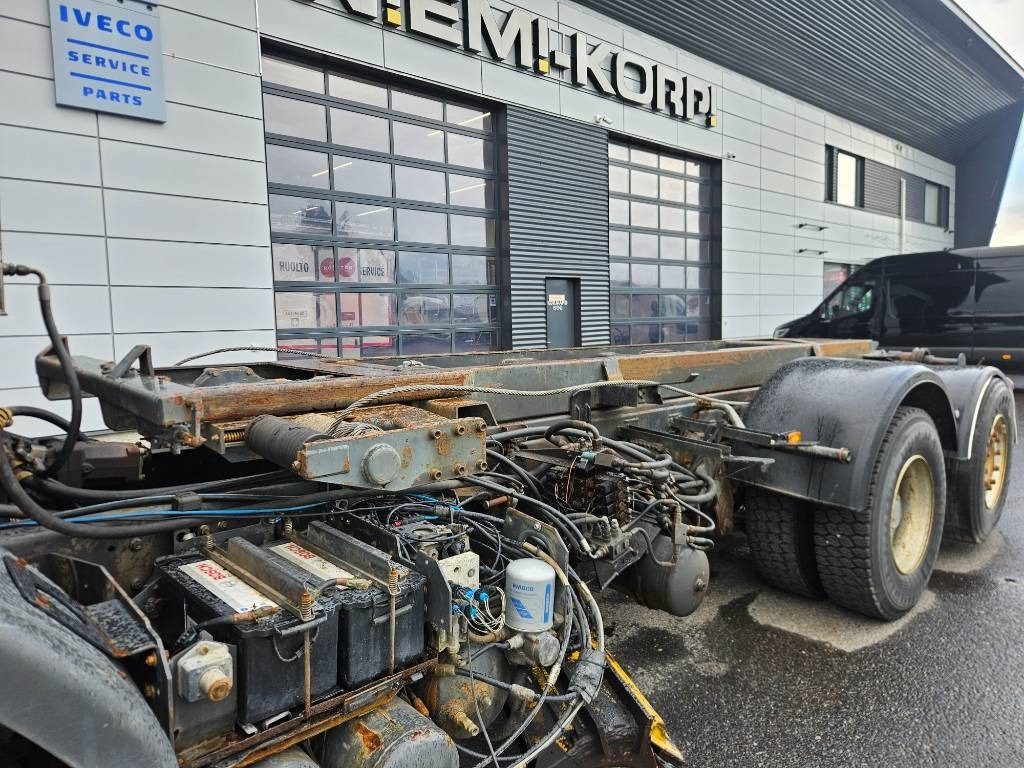 Renault Premium 320 tienhoitoauto - Alvaz teherautó: 5 kép. Renault Premium 320 tienhoitoauto - Alvaz teherautó: 5 kép.