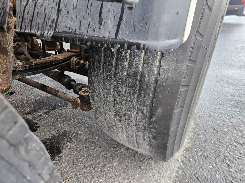 Alvaz teherautó Renault Premium 320 tienhoitoauto: 14 kép.