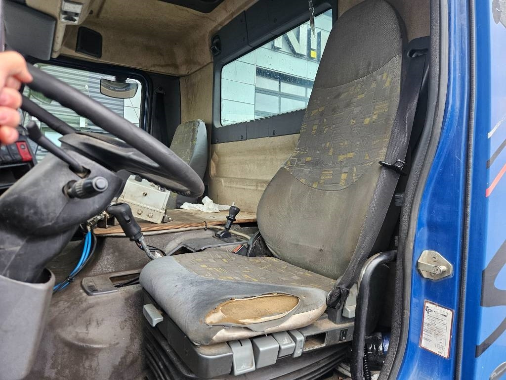 Alvaz teherautó Renault Premium 320 tienhoitoauto: 15 kép.