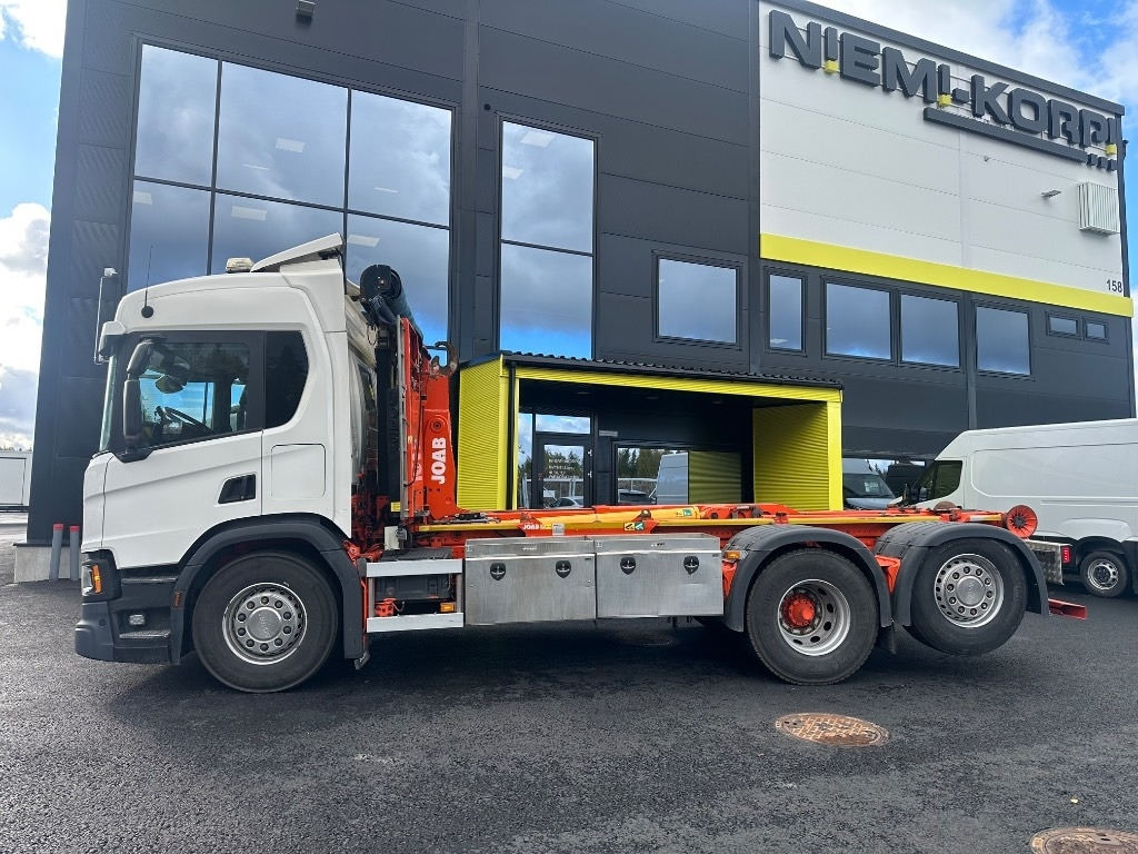 Scania P 370 6x2*4 - Horgos rakodó teherautó: 5 kép. Scania P 370 6x2*4 - Horgos rakodó teherautó: 5 kép.