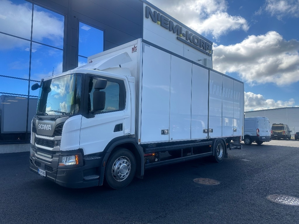 Scania P250  - Dobozos felépítményű teherautó: 1 kép. Scania P250  - Dobozos felépítményű teherautó: 1 kép.