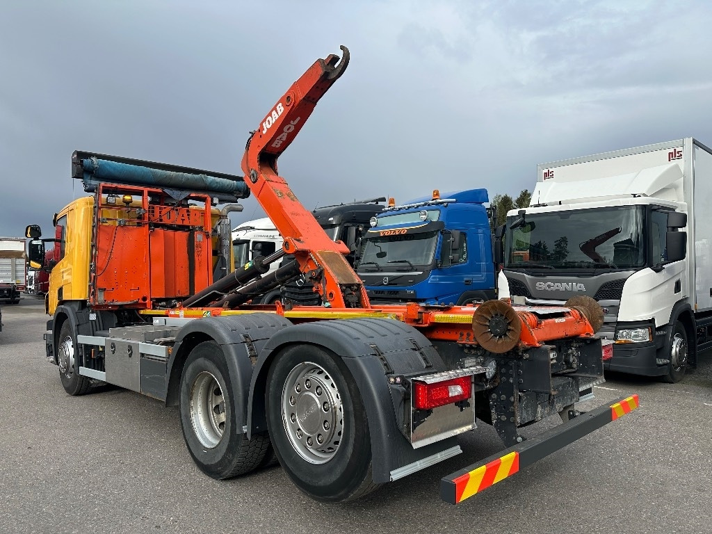 Scania P370 6x2*4 - Horgos rakodó teherautó: 4 kép. Scania P370 6x2*4 - Horgos rakodó teherautó: 4 kép.