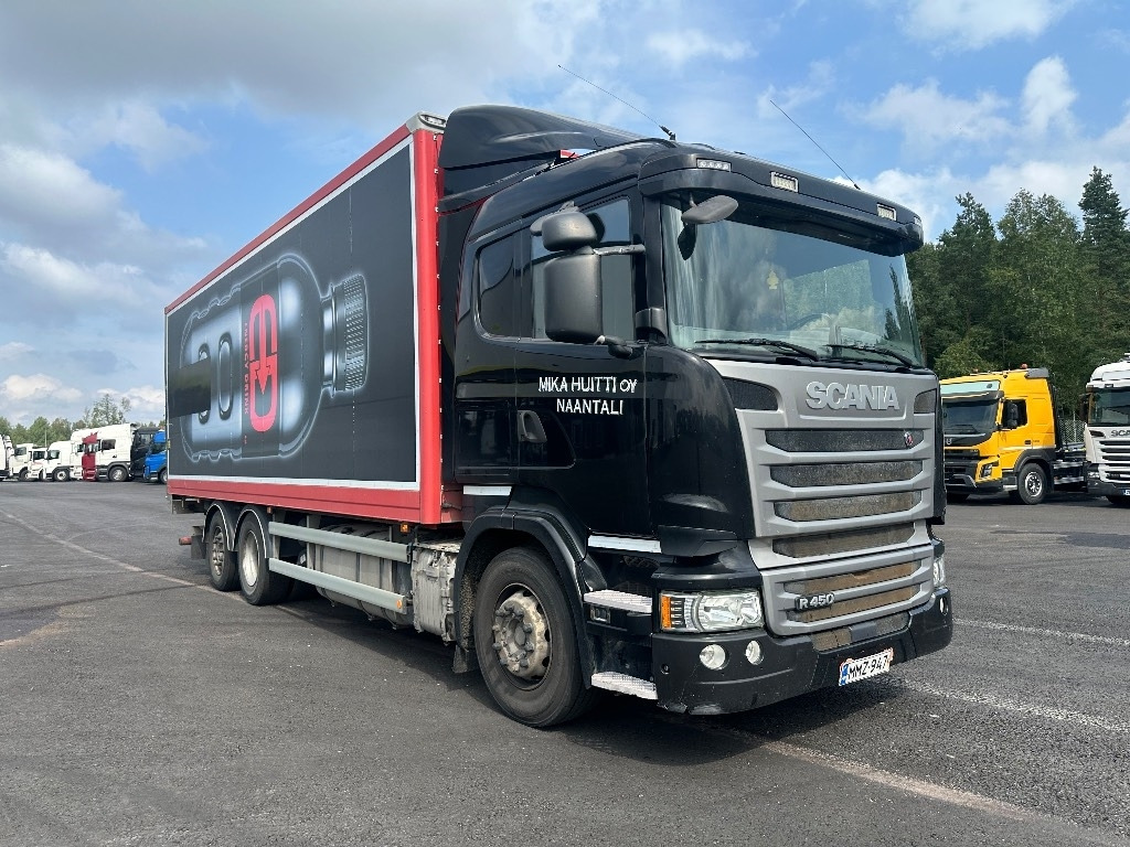Scania R 450 - Dobozos felépítményű teherautó: 2 kép. Scania R 450 - Dobozos felépítményű teherautó: 2 kép.