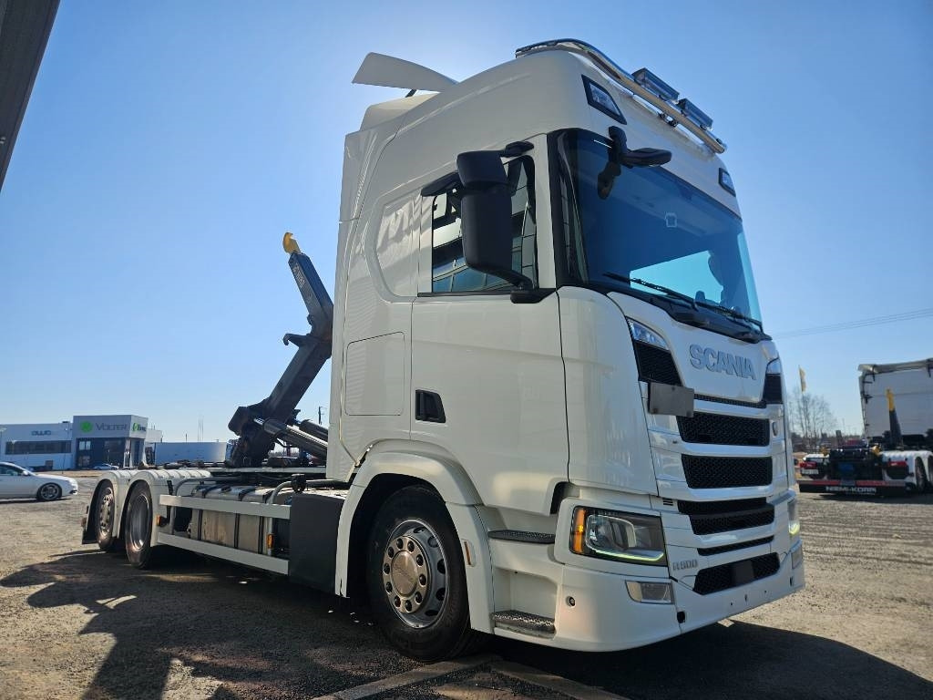 Scania R500 6x2*4 Multilift 24tn koukku - Horgos rakodó teherautó: 2 kép. Scania R500 6x2*4 Multilift 24tn koukku - Horgos rakodó teherautó: 2 kép.