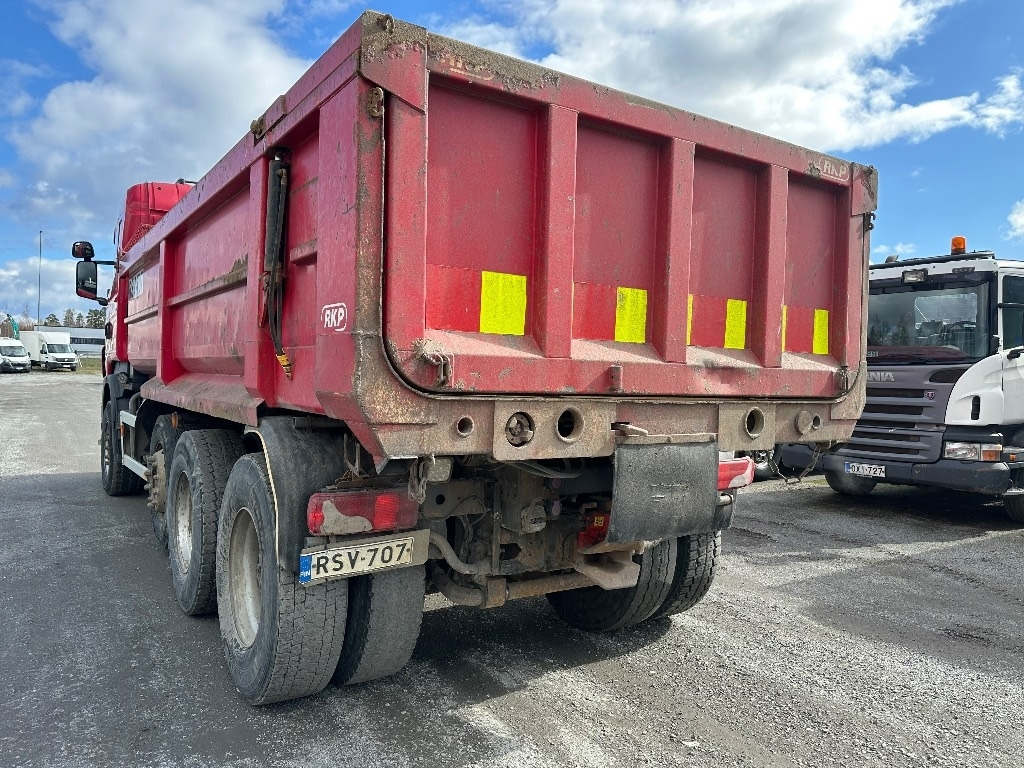 Scania R560 8x4 - Billenőplatós teherautó: 2 kép. Scania R560 8x4 - Billenőplatós teherautó: 2 kép.