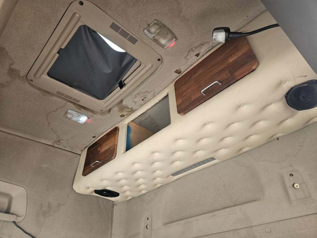 Horgos rakodó teherautó Scania R580 6x2: 13 kép.