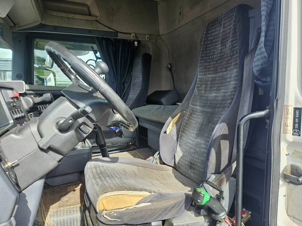 Horgos rakodó teherautó Scania R580 6x2: 11 kép.