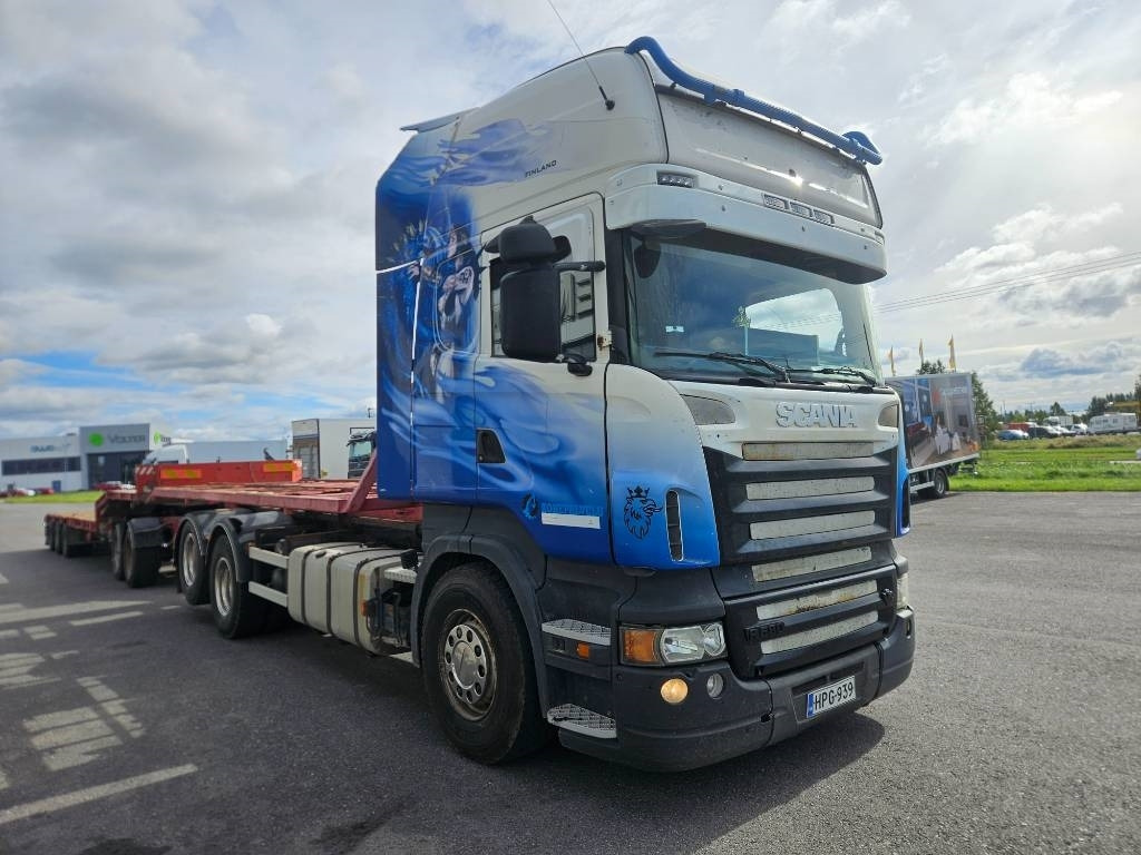 Scania R580 6x2 - Horgos rakodó teherautó: 2 kép. Scania R580 6x2 - Horgos rakodó teherautó: 2 kép.