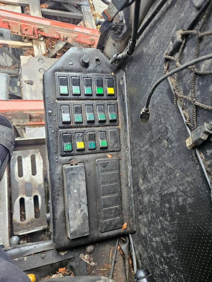 Sisu C600 8x4 kesla 2010 lízing Sisu C600 8x4 kesla 2010: 18 kép. Sisu C600 8x4 kesla 2010 lízing Sisu C600 8x4 kesla 2010: 18 kép.